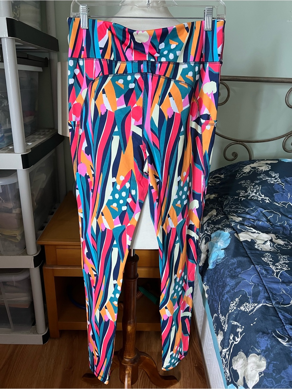 Avevo Active Women's Large Multi-Color Geometric Patterned Leggings W/Pockets